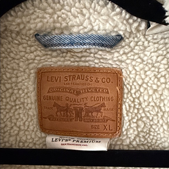 Levi’s Men's Denim Sherpa Jacket - Picture 2 of 3